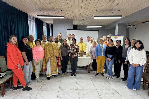 Духівники, психологи та координатори проєкту «Зцілення ран війни» пройшли тренінг з підтримки родин військовослужбовців