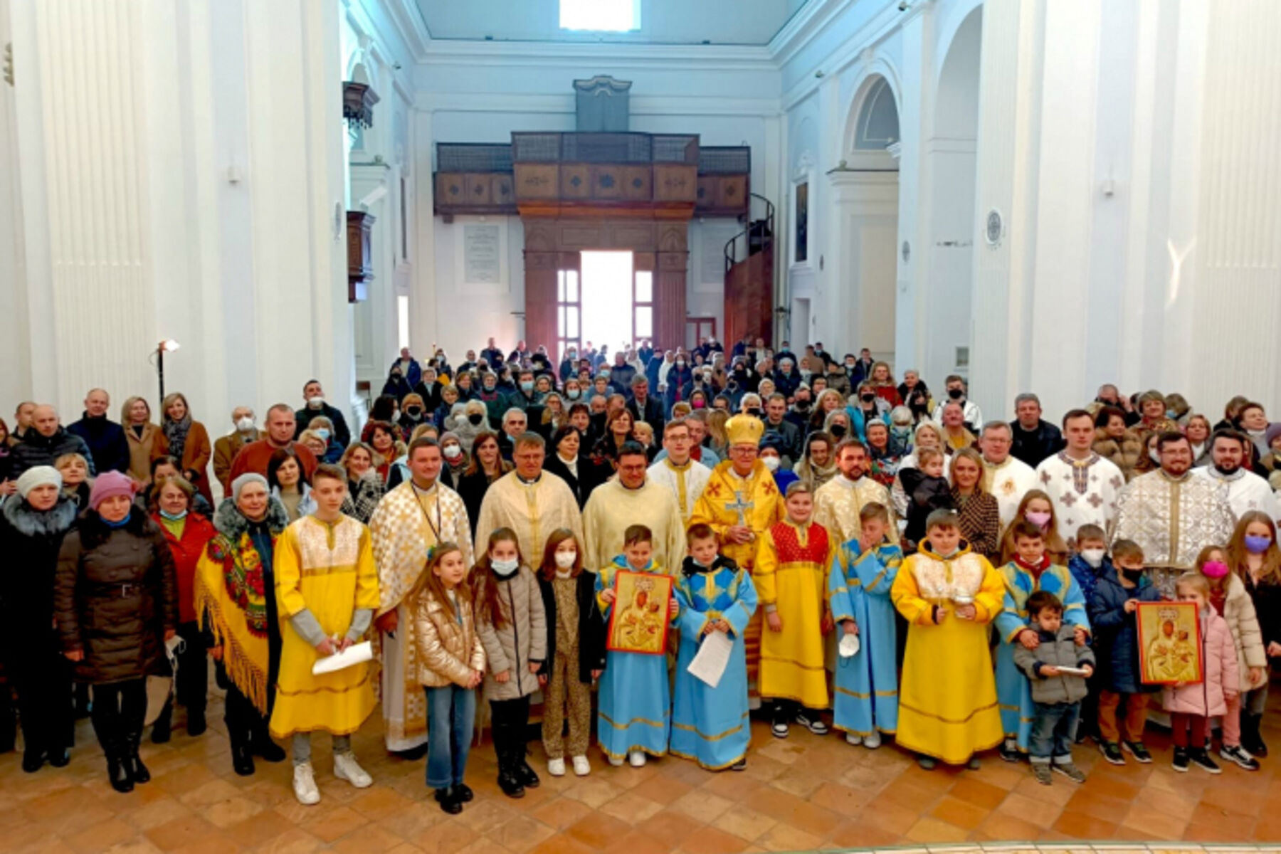 Владика Діонісій Ляхович здійснив акт посвяти п’ятьох громад Апостольського екзархату під покров Зарваницької Матері Божої