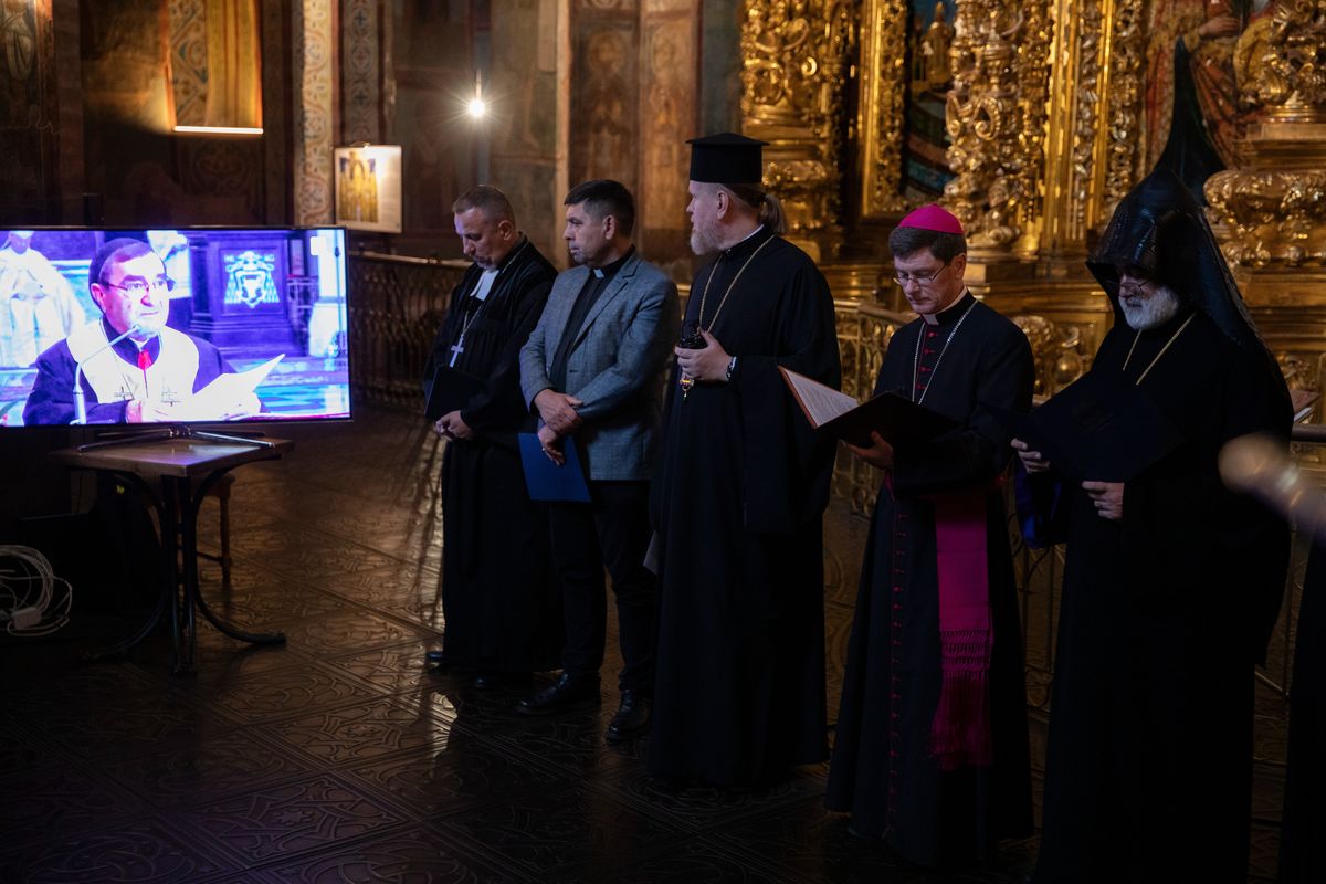 У Софії Київській і Ґнєзно відбулася спільна міжконфесійна молитва за мир в Україні та світі