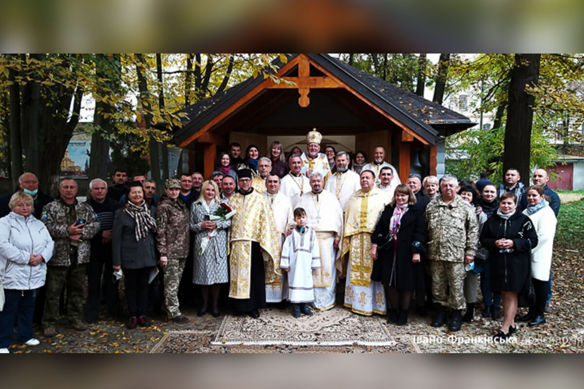 «Це місце, де по-особливому лунатиме наша молитва за воїнів», — митрополит Володимир Війтишин освятив гарнізонну каплицю