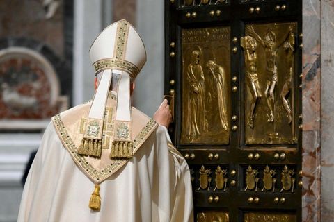 Ювілейний 2025 рік завершено: Папа Лев XIV зачинив Святі двері базиліки Святого Петра