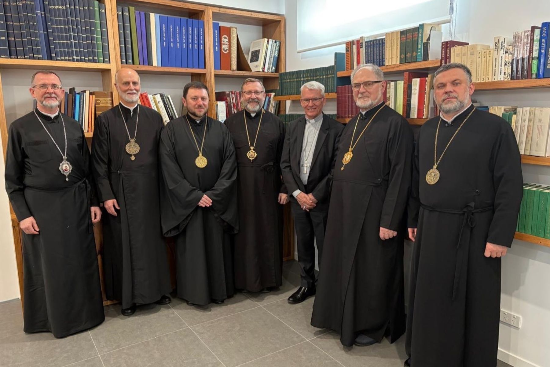 Відбулася історична зустріч Постійного Синоду УГКЦ із головою Єпископської конференції Австралії Тімоті Костелло