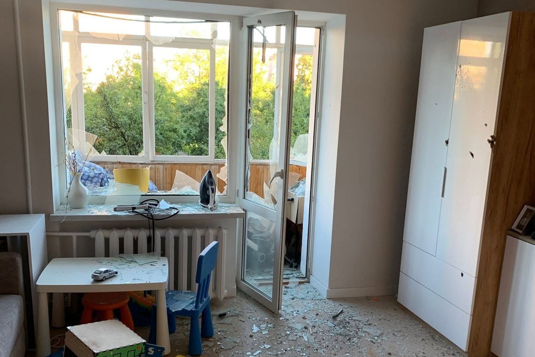 Під час нічної атаки на Вишгород постраждало помешкання священника УГКЦ