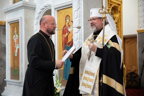 «Ви допомагали творити нове обличчя душпастирства у військовому середовищі», — Глава УГКЦ привітав владику Степана Суса із 20-річчям священства