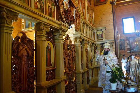У Шептицькому освятили новий іконостас із 54 відреставрованими іконами