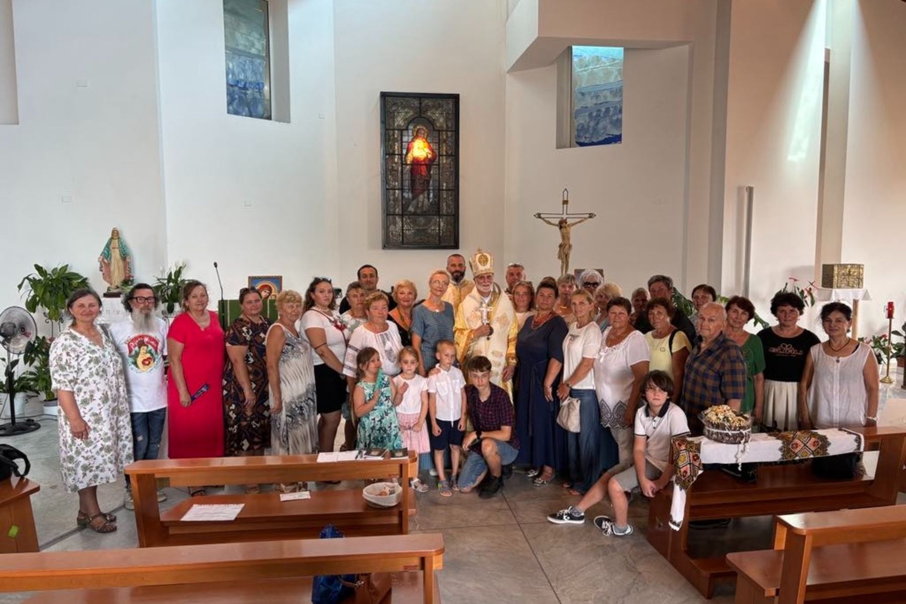 Metropolitan Borys Gudziak Visits Ukrainian Community in Follonica, Italy