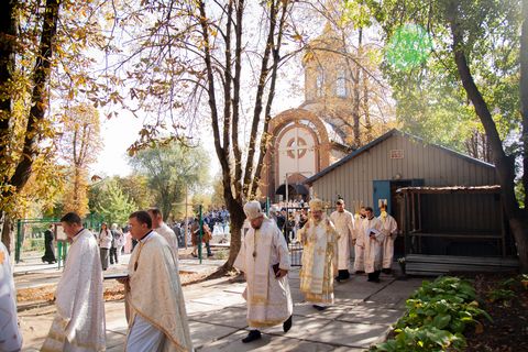 «Не бійтеся взяти хрест Господній, але не стояти — рухатися за ним уперед», — Глава УГКЦ на освяченні храму у Камʼянському