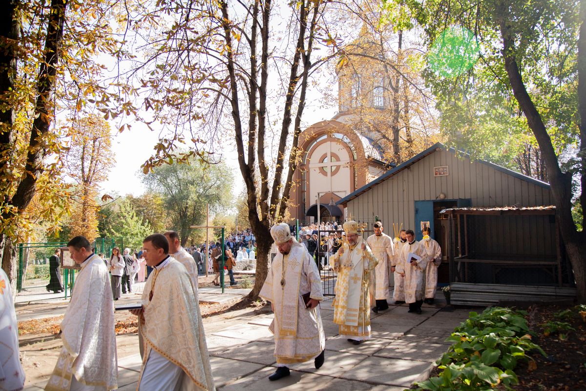 «Не бійтеся взяти хрест Господній, але не стояти — рухатися за ним уперед», — Глава УГКЦ на освяченні храму в Камʼянському