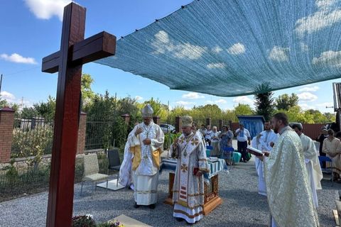 Апостольський нунцій і Харківський екзарх освятили хрест на Полтавщині