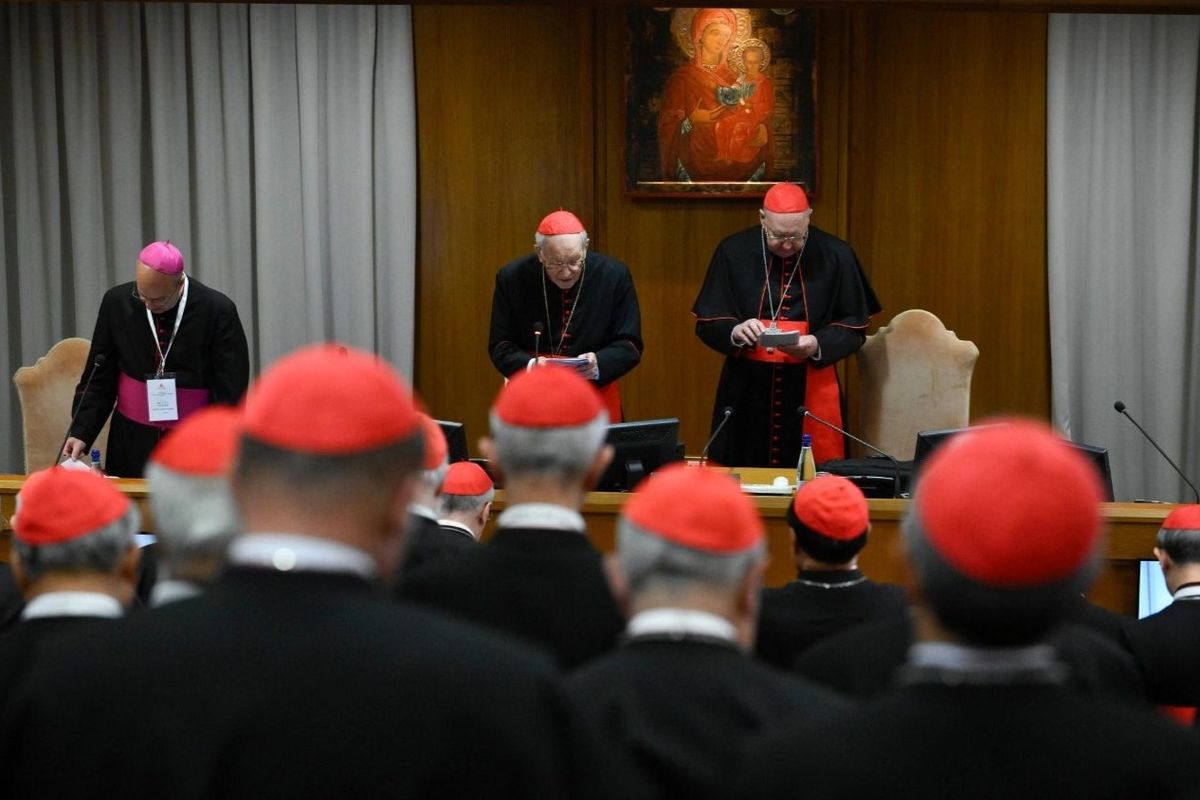 Cardinals invite faithful to pray for peace