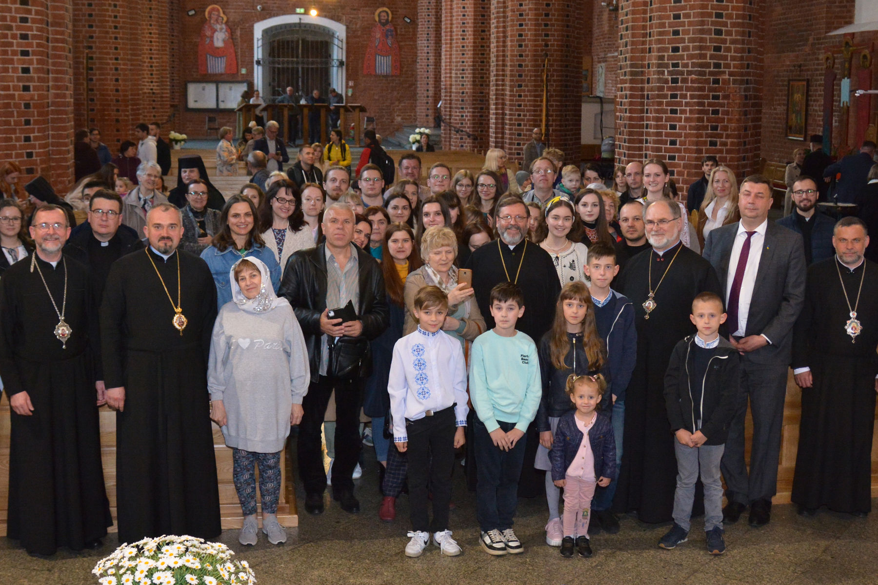 Тримайтеся своєї Церкви — тоді ви не загубитеся: єпископи Постійного Синоду УГКЦ зустрілися з молоддю у Вроцлаві