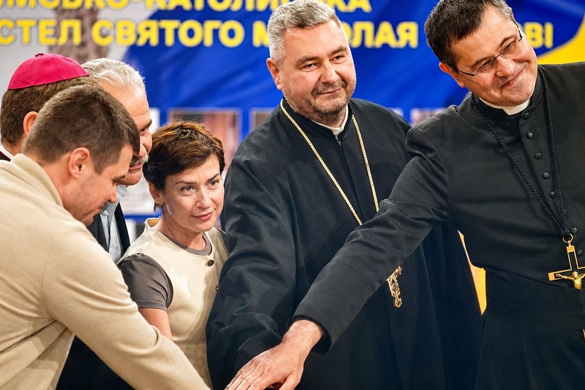 У костелі Святого Миколая в Києві погасили марку до 25-річчя візиту Папи Івана Павла ІІ
