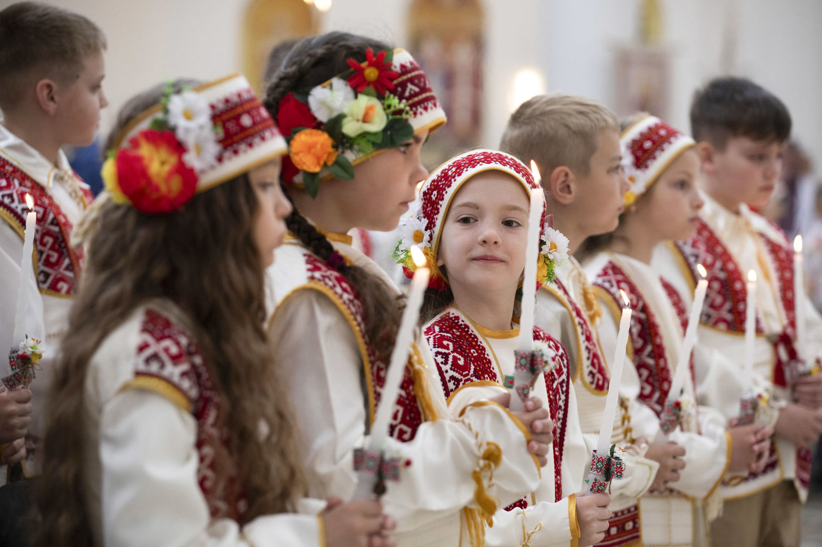 Діти, які цього року вперше приступити до Сповіді та урочисто прийняти Святе Причастя в Патріаршому соборі Воскресіння Христового в Києві, 12 травня 2024 року