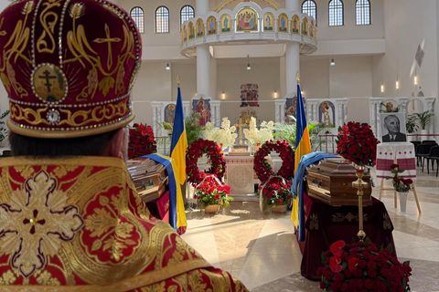 «Герої всіх поколінь черпали силу з тієї самої віри», — владика Ярослав Приріз на перепохованні Андрія Мельника в Києві