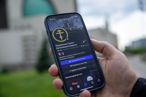 Фальшиве свідчення про греко-католицизм (ІІ частина). Присутність духовних осіб в інтернеті