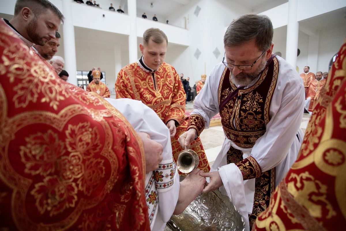 «Найперше завдання священника — бачити Христа на колінах перед своїм народом», — Блаженніший Святослав у Великий четвер