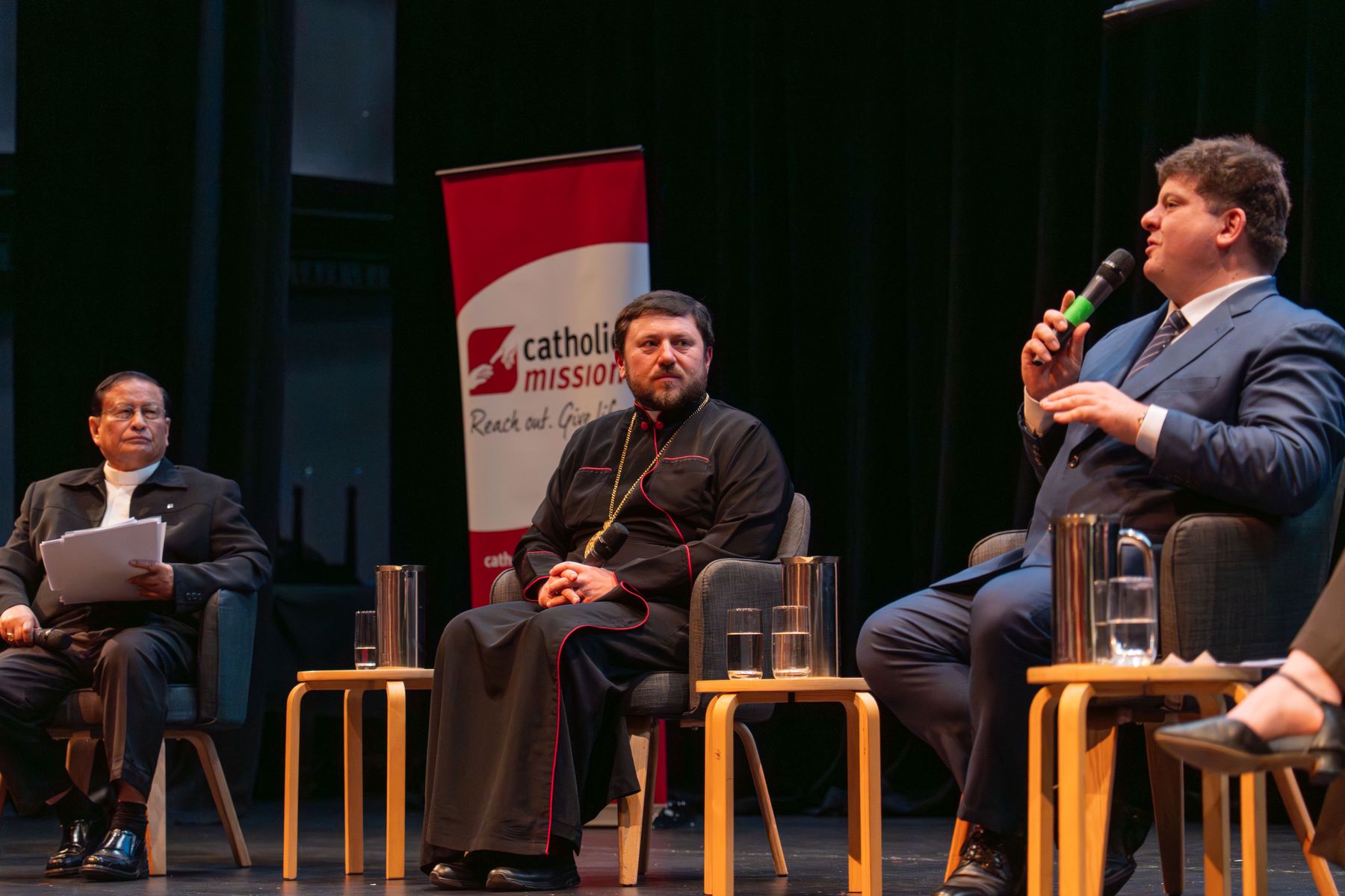 «Ми всі поранені цією війною», — владика Микола Бичок виступив у Мельбурні