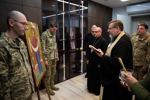 Глава УГКЦ освятив ікону Покрову Богородиці для українських захисників неба