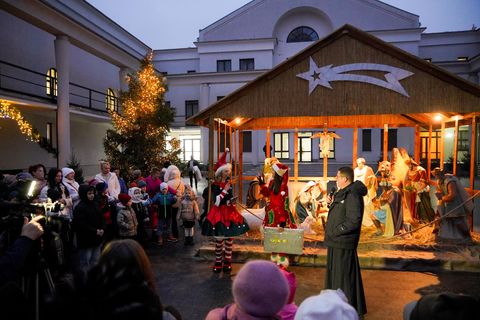 “Wonders of Christmas” Opens Near the Patriarchal Cathedral: A Festive Space for Children in Kyiv