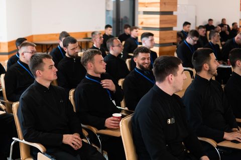 «Не бійтесь вчитись і йти туди, де є виклики»: триває курс місійного служіння для семінаристів УГКЦ
