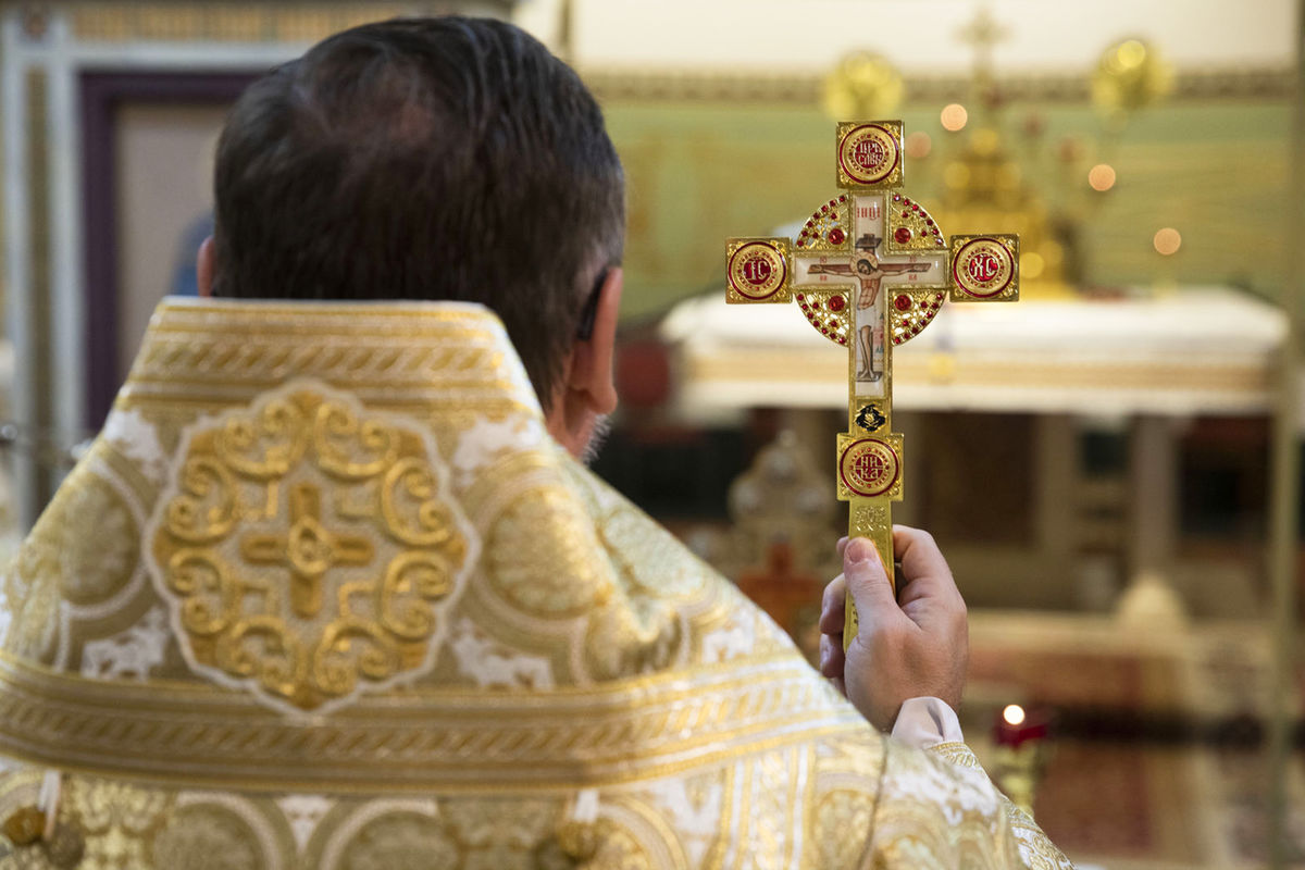 Synod of Bishops Prays for Deceased Hierarchs