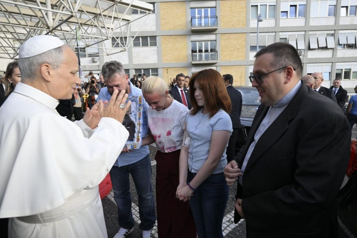Pope Leo greets young Ukrainian cancer survivor as he departs hospital