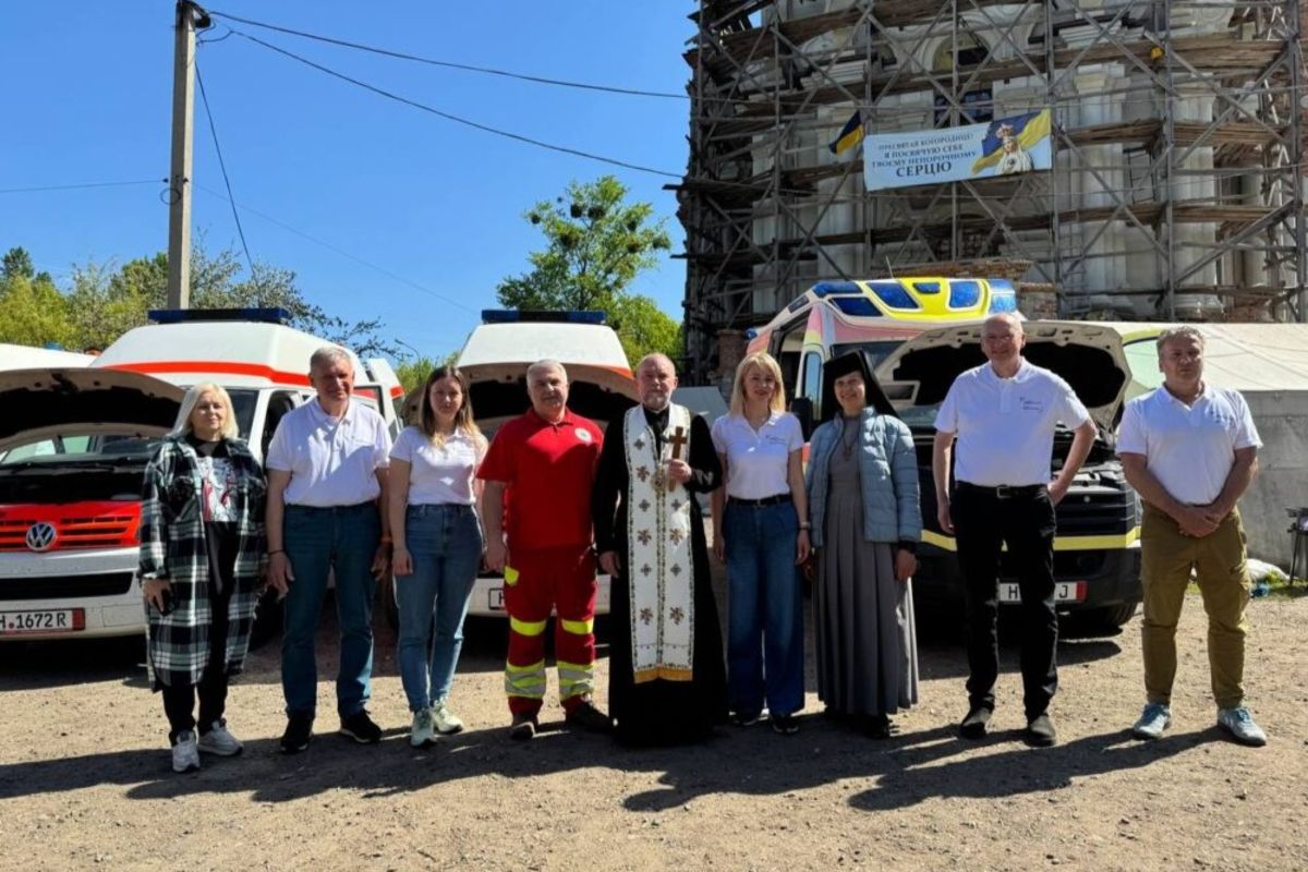 До Харкова прибули карети швидкої допомоги, закуплені парафією УГКЦ із Ганновера