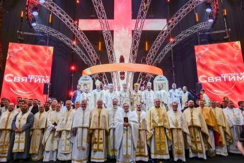 Понад 4 тисячі вірних двох католицьких обрядів зібралися у Львові для спільної молитви