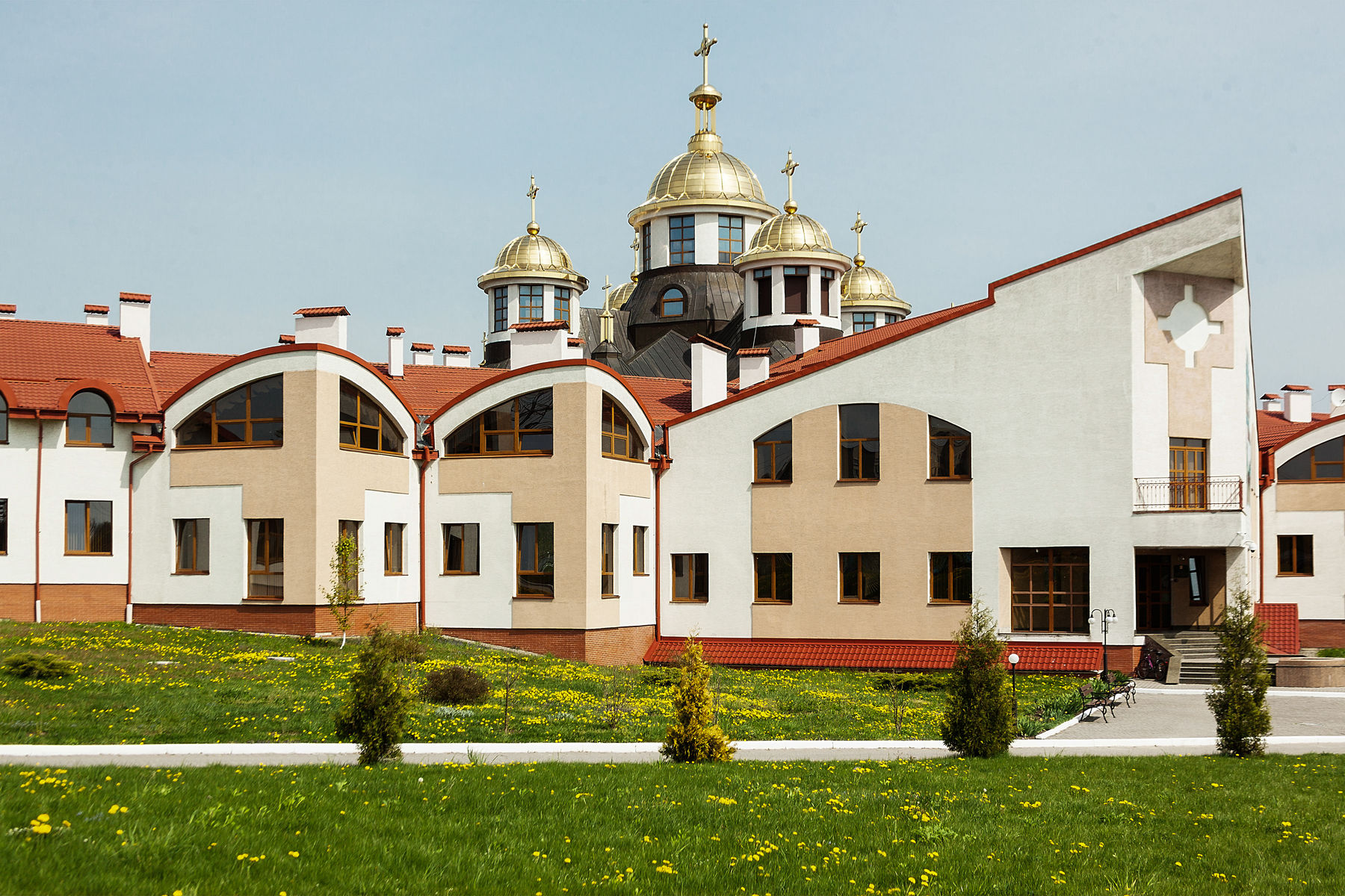 Дух, що освячує і все наповняє: як святкують храмовий празник у церкві Зіслання Святого Духа, що у Львівській семінарії