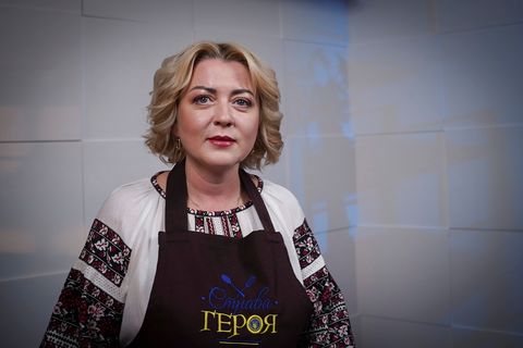 «Відчуваючи любов і підтримку тих, із ким зводить мене доля, можу підтвердити слова сина: зі мною — вся українська нація», — мама загиблого Героя Андрія Бердадіна Олександра Овсянюк-Бердадіна