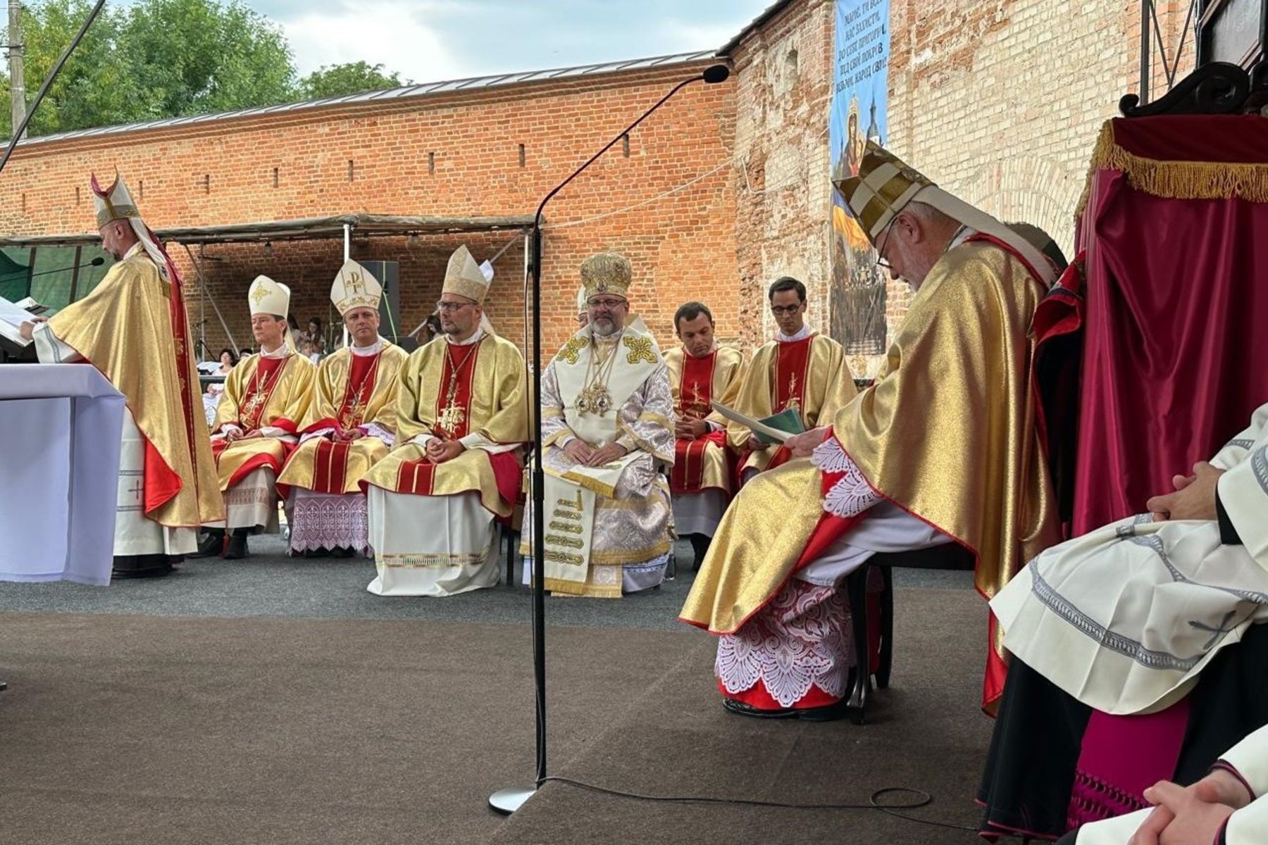 Глава УГКЦ у Бердичеві до архиєпископа Ґаллаґера: «Передайте Папі Леву XIV любов і відданість українського народу»
