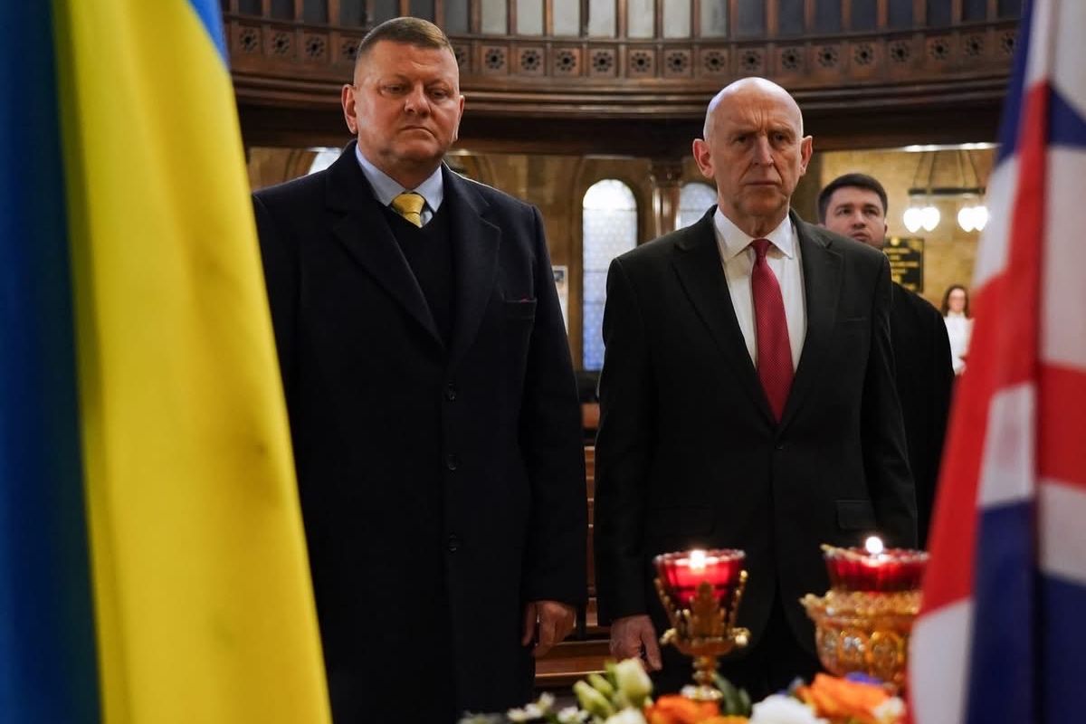 Посол України та міністр оборони Британії помолилися за полеглих Героїв і жертв війни в катедрі УГКЦ