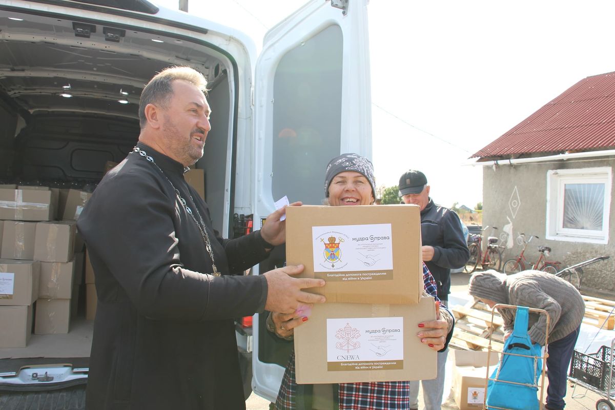 У Миколаєві греко-католицька громада продуктами та гігієнічними засобами підтримує місцевих жителів