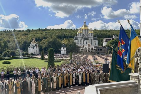 Військові, ветерани, капелани та родини героїв зібралися у Зарваниці на Всеукраїнську прощу надії