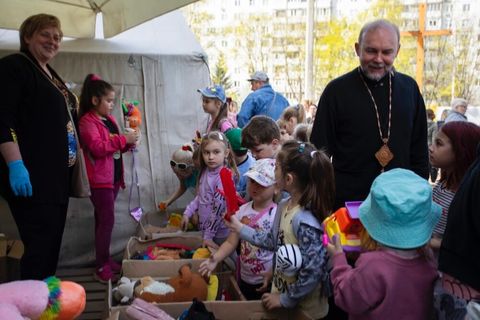 «Щотижня до нас приходять тисячі людей, і ми маємо що їм дати — це чудо Божого милосердя», — владика Василь Тучапець