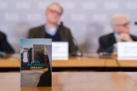 «Бог не покинув Україну»: у Варшаві презентували книжку-розмову з Блаженнішим Святославом, написану в час війни