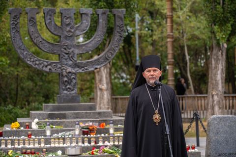 «Просимо в Господа милості для тих, хто невинно загинув на цьому місці»: У Києві вшанували жертв Бабиного Яру