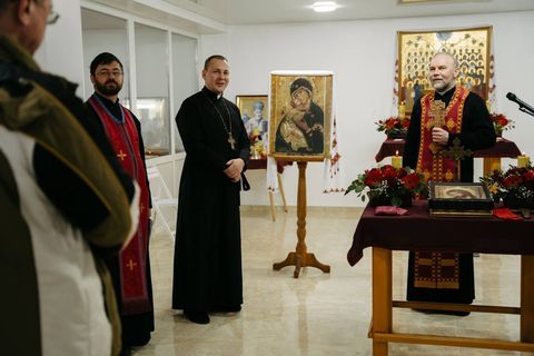 “Tireless grandmothers” weave camouflage nets, and the church becomes a point of invincibility — how the UGCC lives in Poltava region