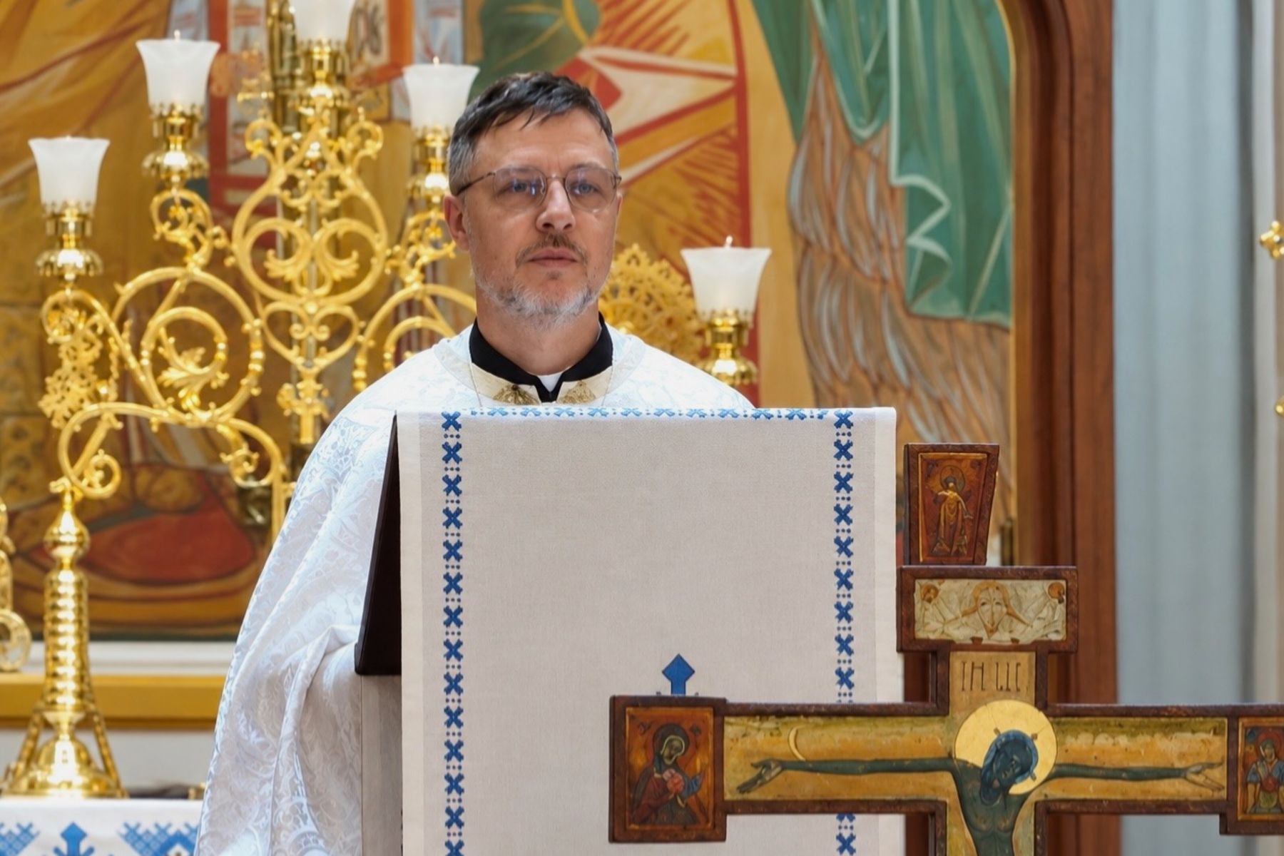 «Коли Україна страждає, я страждаю разом із нею», — отець Жером Тома про служіння українцям у Франції