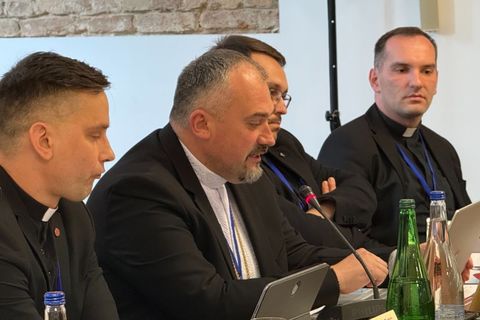 «У нашій Церкві немає парафії без родин загиблих воїнів»: УГКЦ представила єпископам Європи досвід служіння в умовах війни