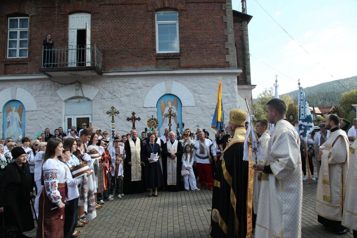 У Микуличині освятили відновлений монастир Сестер Служебниць, придбаний митрополитом Андреєм Шептицьким