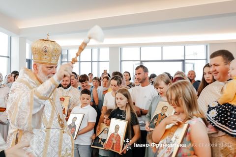 «Їхня кров є нашою кров’ю», — владика Кеннет Новаківський під час прощі на честь українських новомучеників у Старуні