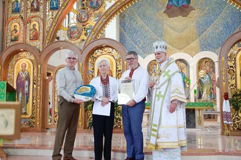 Митрополит Борис Ґудзяк вручив нагороду за довголітнє служіння активістці патріархального руху Ромі Гайді