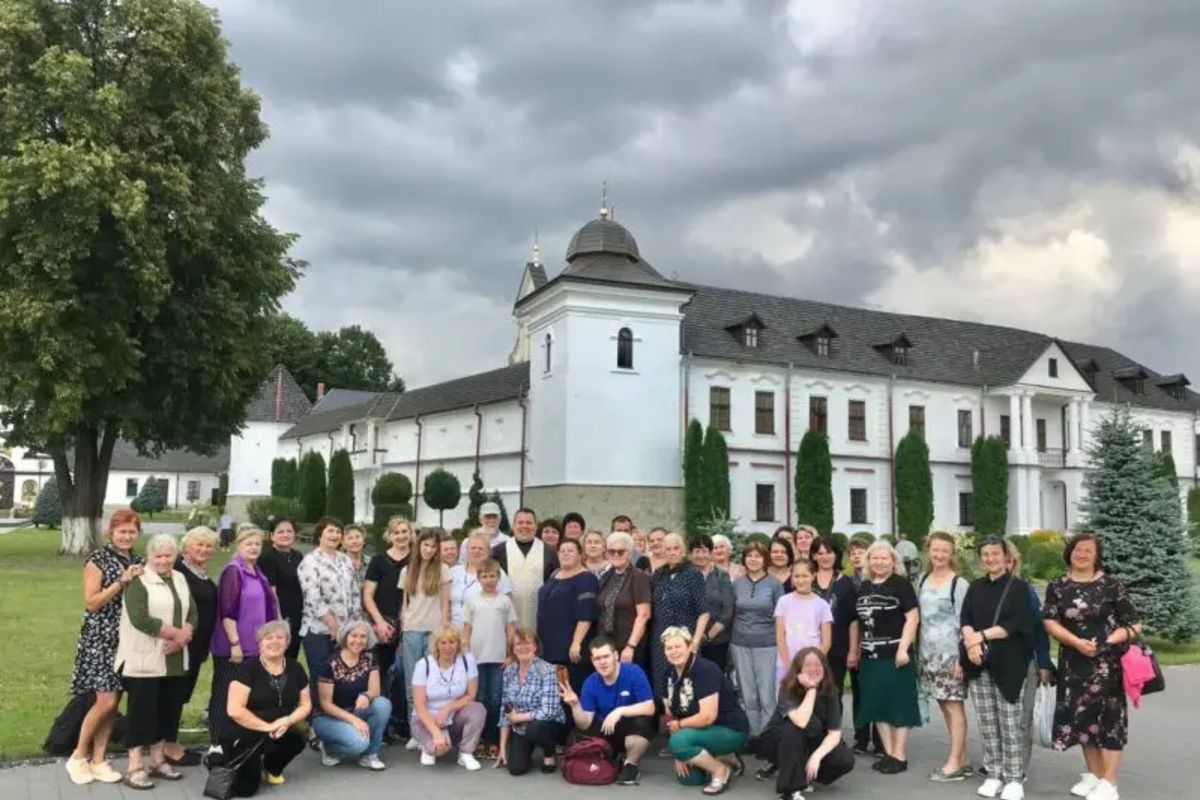 Families of fallen heroes take part in a pilgrimage to Univ Lavra