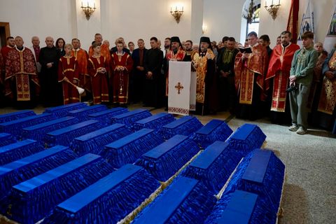 «Ворог не має сили знищити правду»: у Дрогобичі перепоховали 26 жертв радянських репресій