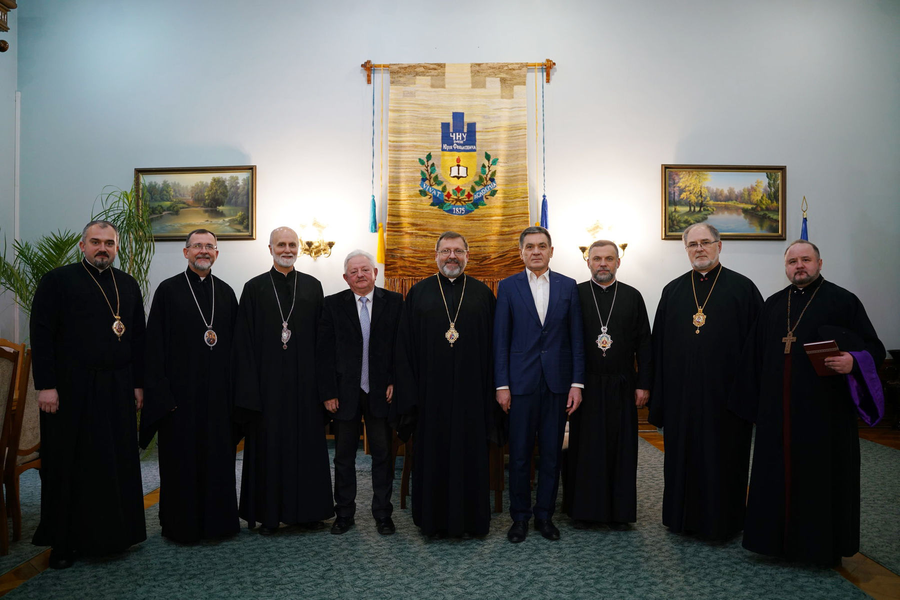 Глава УГКЦ з єпископами Постійного Синоду відвідав університети в Чернівцях