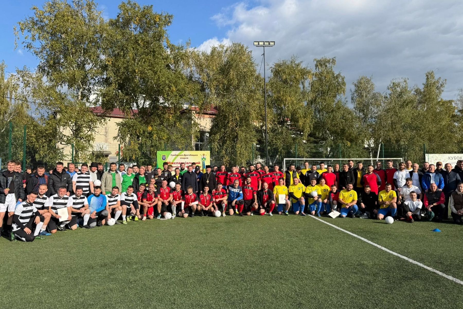 Священники УГКЦ змагалися за кубок у ювілейному турнірі з мініфутболу у Дрогобичі