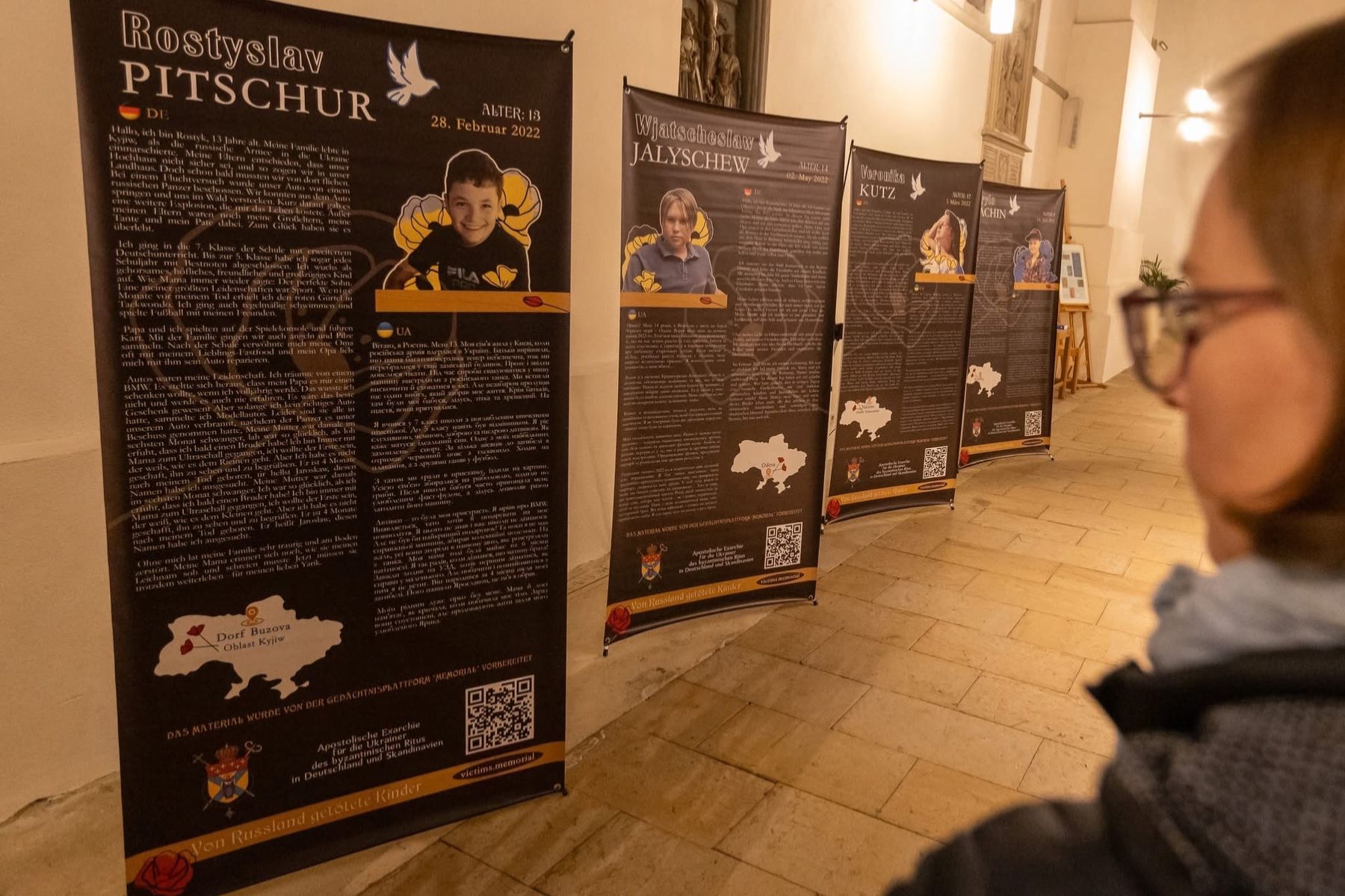 «Втрачене дитинство»: молитовне відкриття виставки у катедральному соборі Оснабрюка