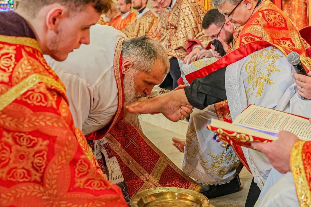 У Північній і Південній Америках та країнах Західної Європи спільноти УГКЦ Чином умивання ніг відзначили Великий четвер