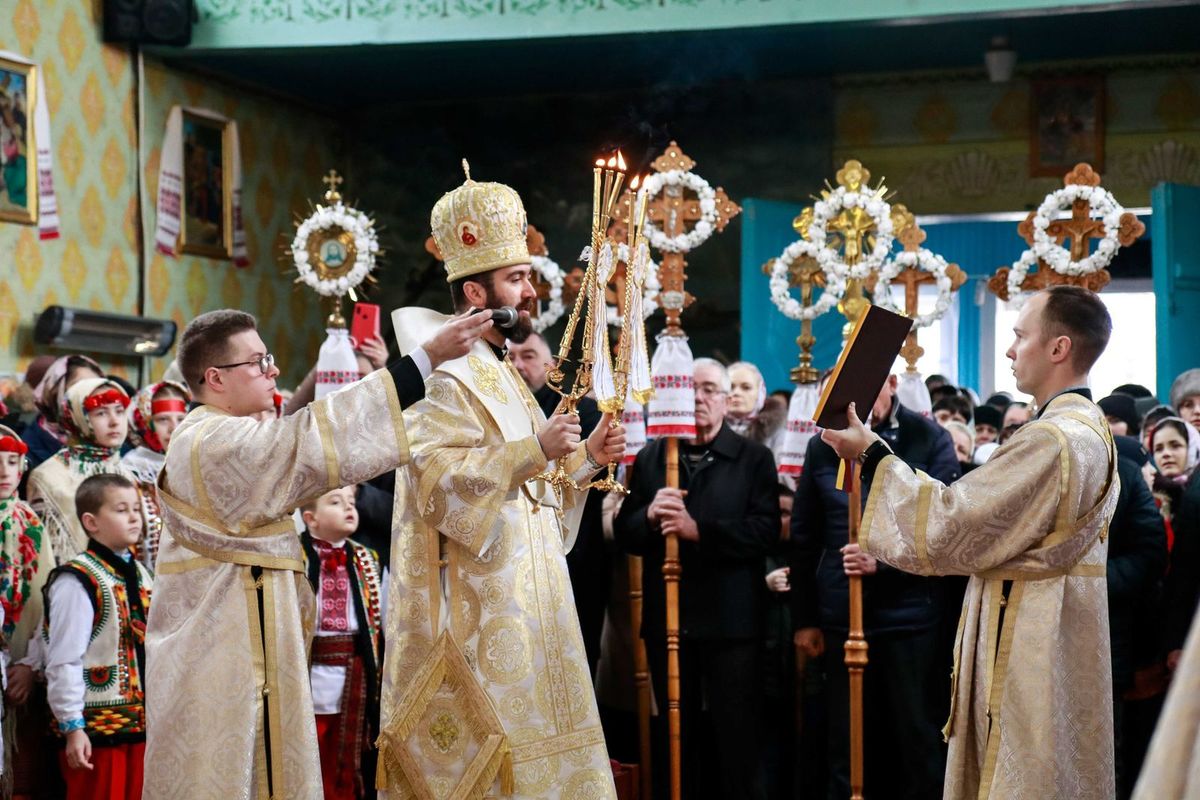 Владика Микола Семенишин здійснив візит у рідне село Глибоке